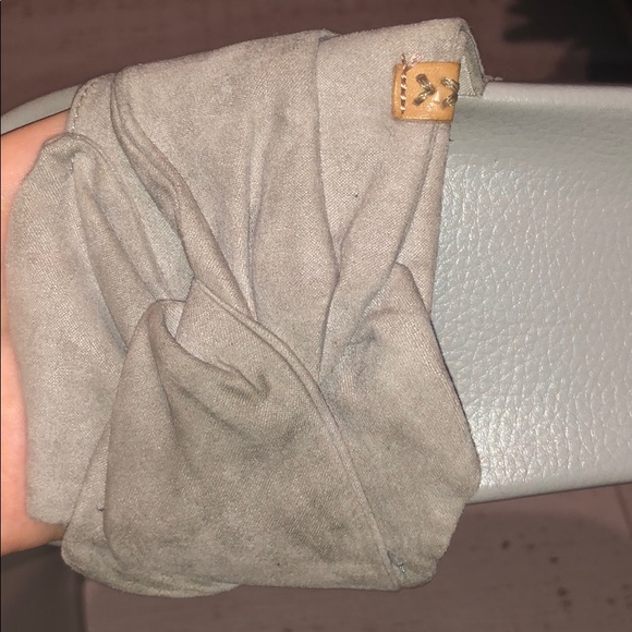 Grey comfy but stylish slides - Picture 2 of 3